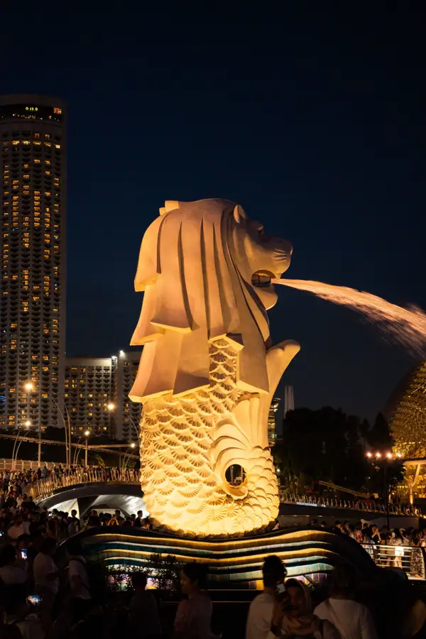 Merlion fountain night, Singapore