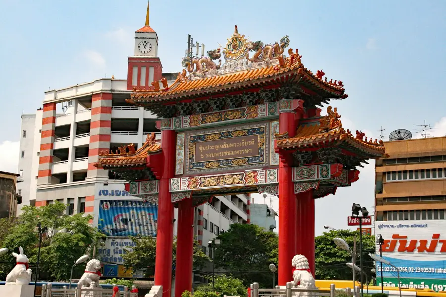 Bangkok chinatown gate yaowarat